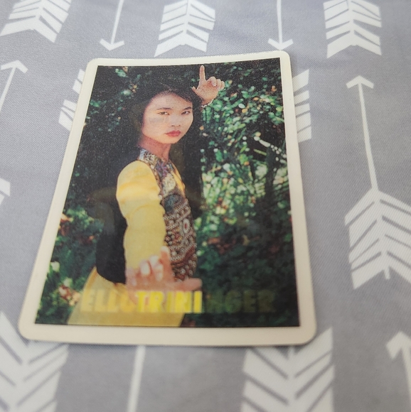 Holographic Yellow Power Ranger Trading Card - Picture 7 of 7
